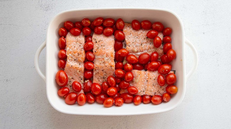 baked salmon with tomatoes