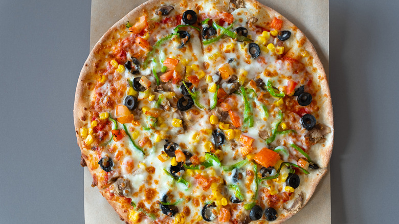 Pizza topped with vegetables