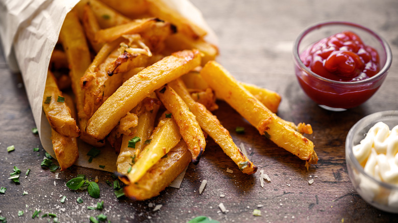 Fresh-cut french fries with condiments