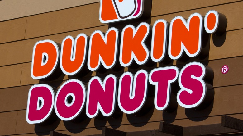 Dunkin' Donuts exterior signage