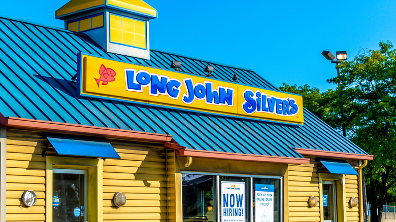 Long John Silver's location exterior