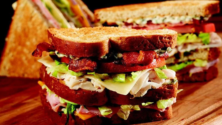 Bennigan's club sandwich