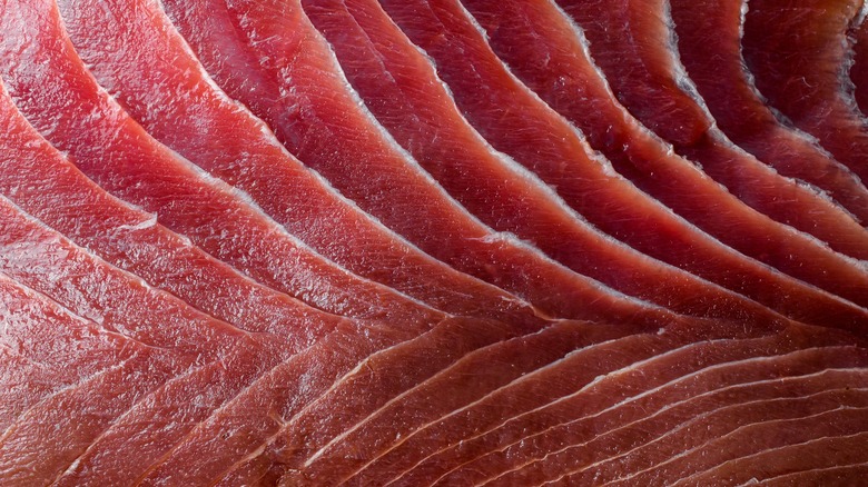 raw tuna muscle fibers in good condition