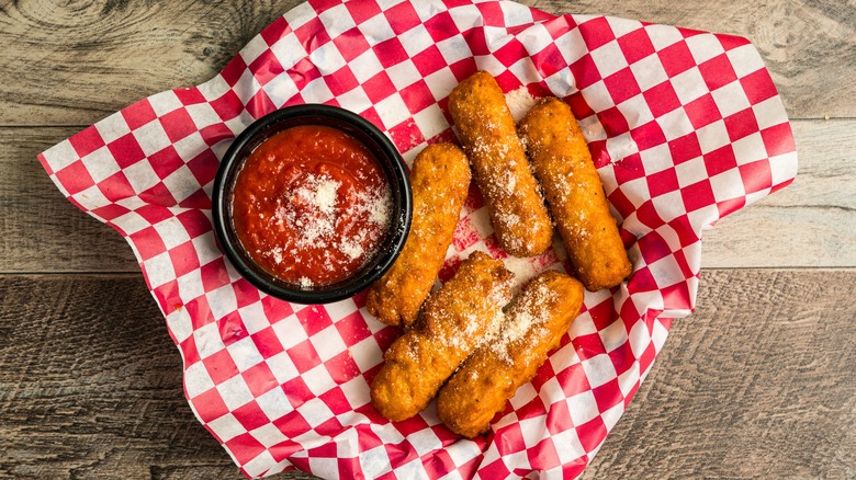 Mozzarella sticks with marinara sauce