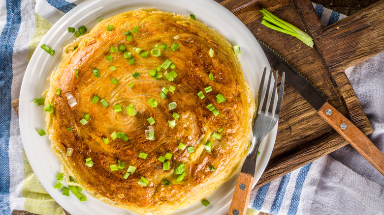 Spaghetti fritatta on plate