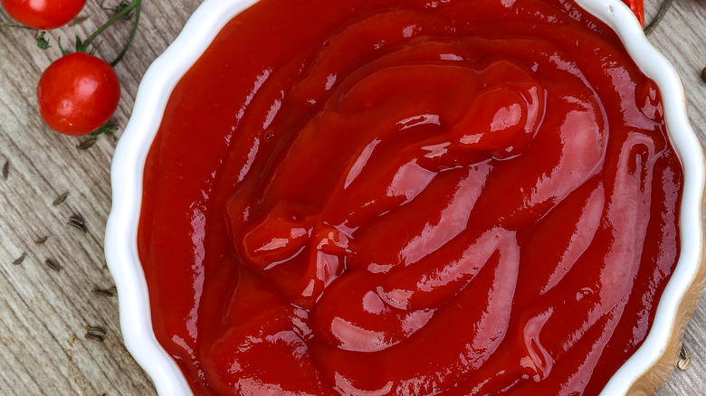 ketchup in bowl