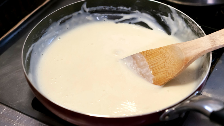 béchamel sauce in pot