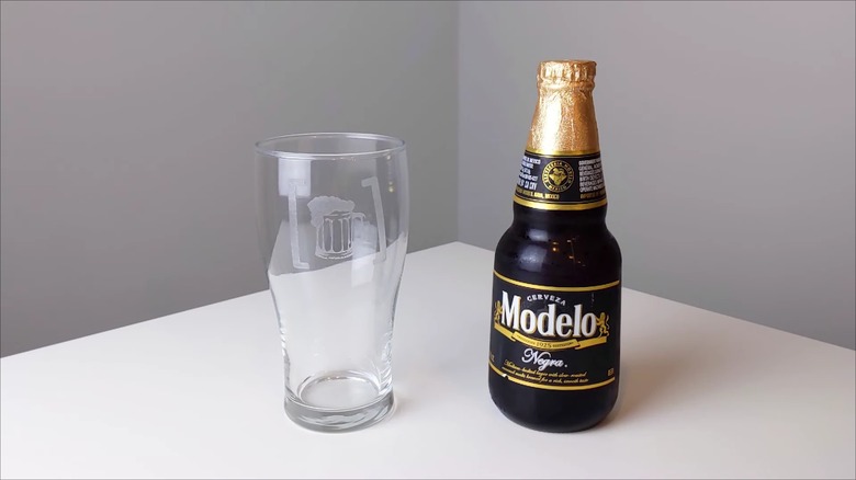 a bottle of Modelo Negra