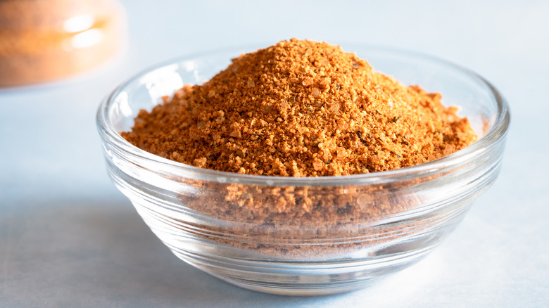 Glass bowl of dry rub mixed spices