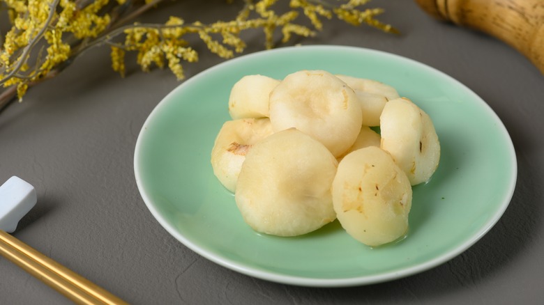 peeled water chestnuts