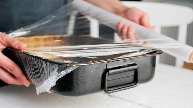 putting cling film on pan