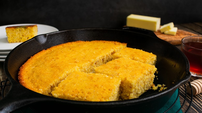 Skillet cornbread