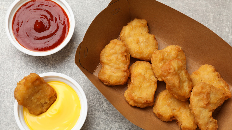 Chicken nuggets with dipping sauces