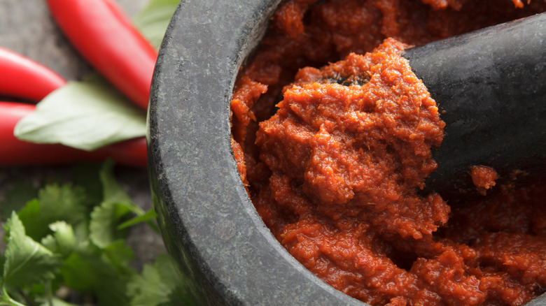 Curry paste in mortar 