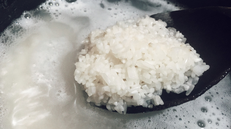 Rice cooking in water 