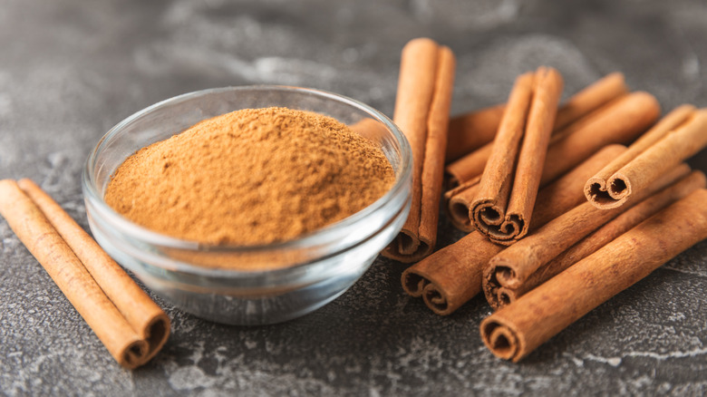 Cinnamon sticks and ramekin of cinnamon powder