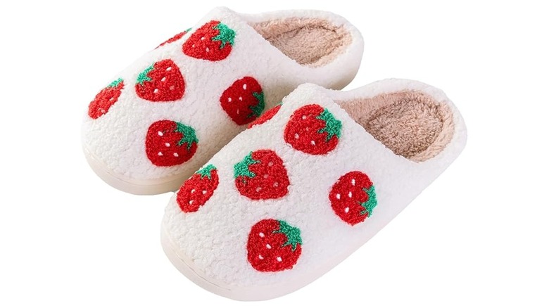 One pair of fluffy strawberry slippers