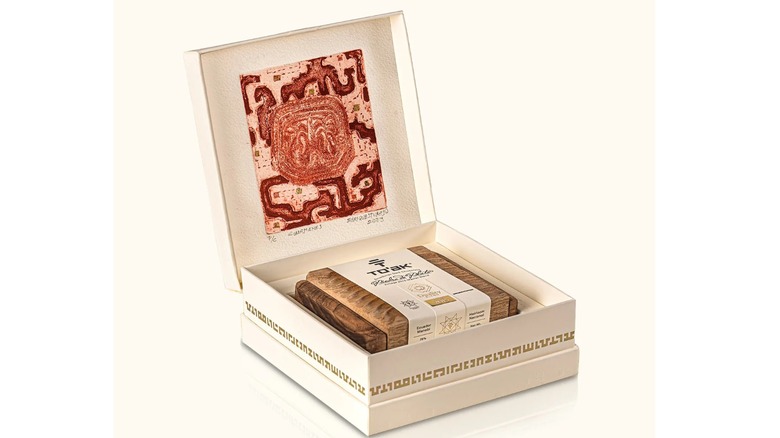 A To'ak Master Series Enriquestuardo chocolate box