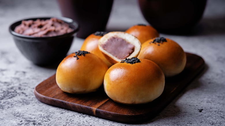 danpatppang buns on wooden cutting board