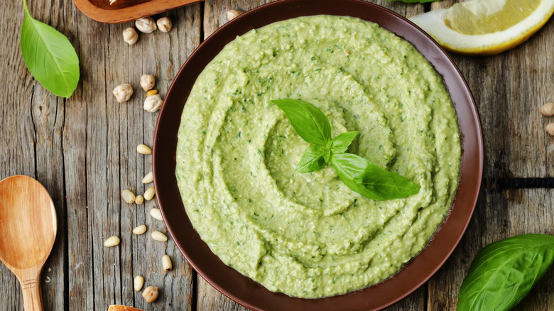 basil pesto hummus