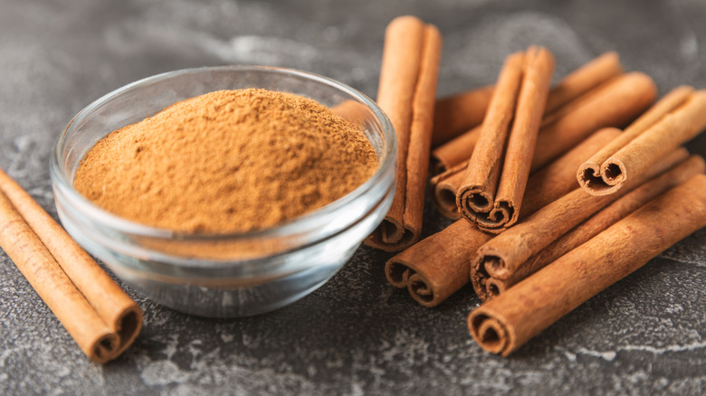 cinnamon sticks and powder