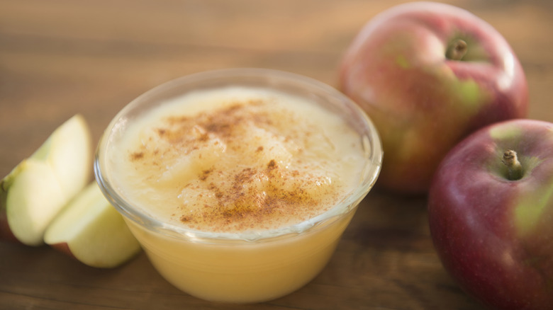 applesauce with apples