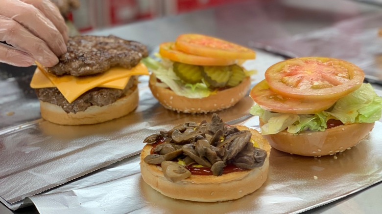 preparing Five Guys burger