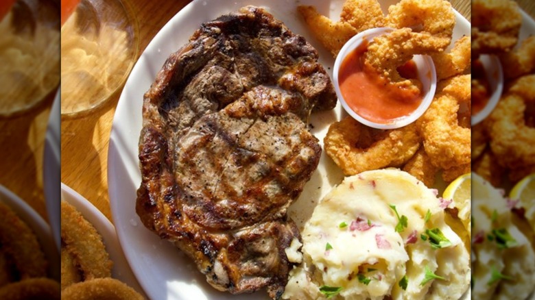 Applebee's steak with sides