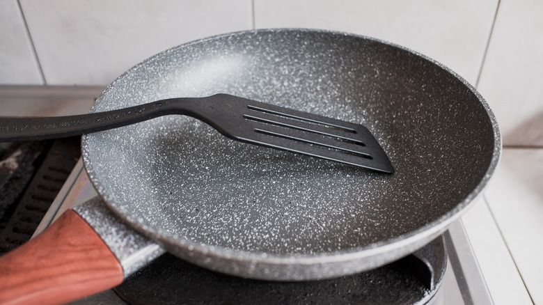 Non-stick frying pan with a plastic spatula