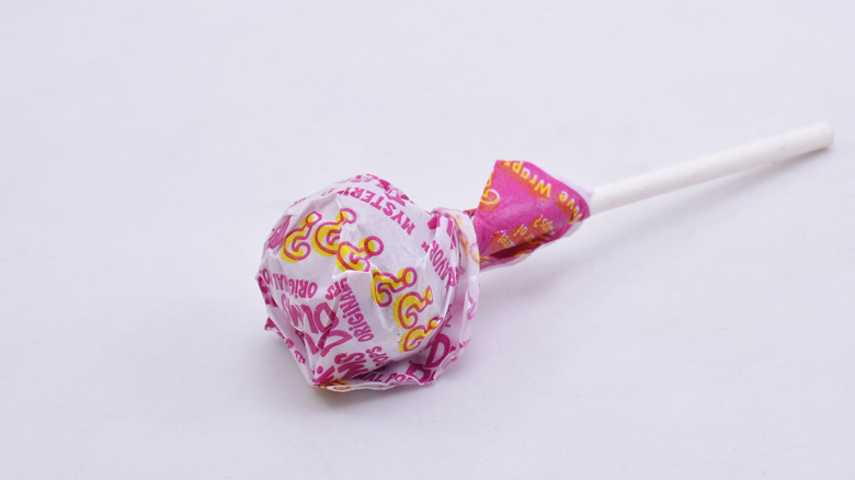 Mystery flavored dum dum lollipop