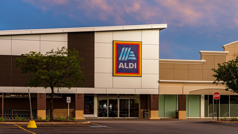 An Aldi grocery store at dusk