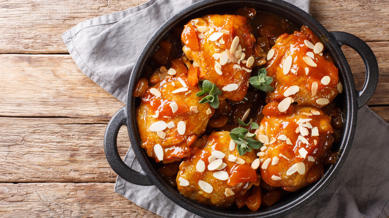 Glazed chicken thighs in pot