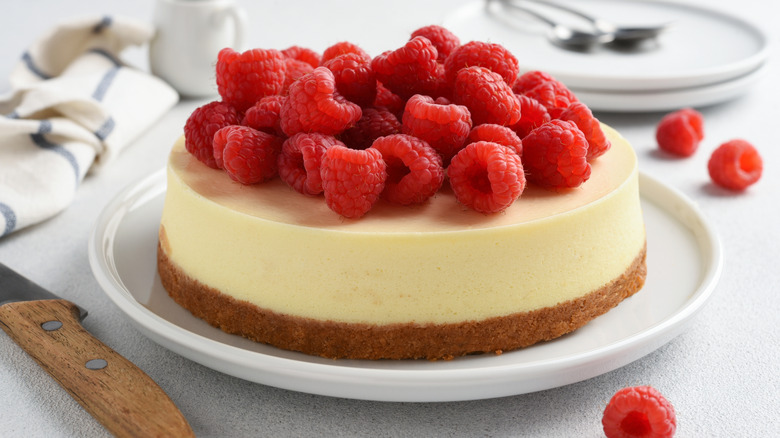 New York cheesecake with raspberries