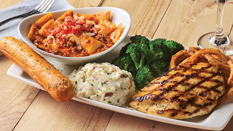 Applebee's pasta and grill combo