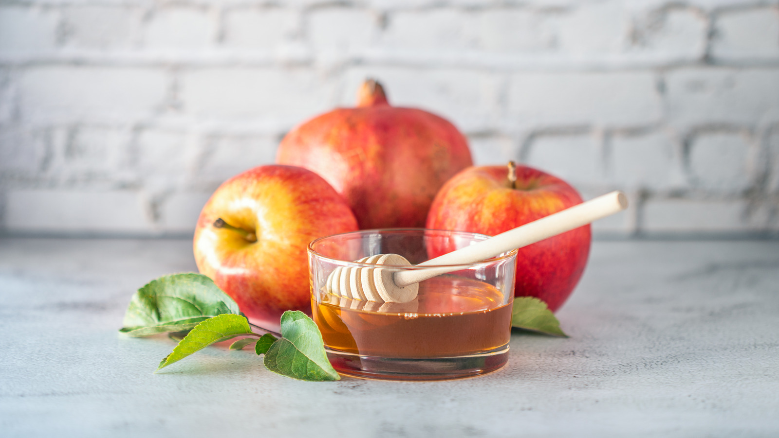 Apples And Honey: What The Sweet Duo Means For Rosh Hashanah