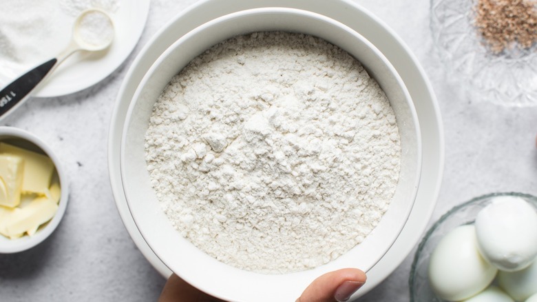 flour in white bowl