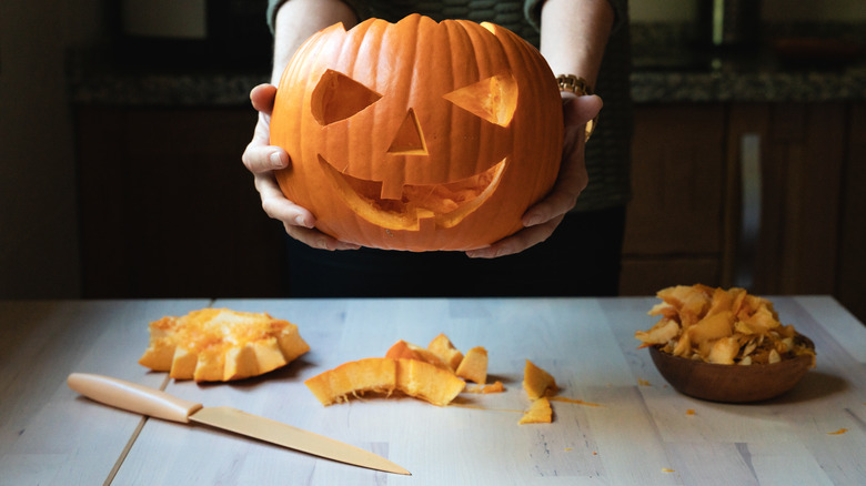 pumpkin carvings and jack-o-lantern