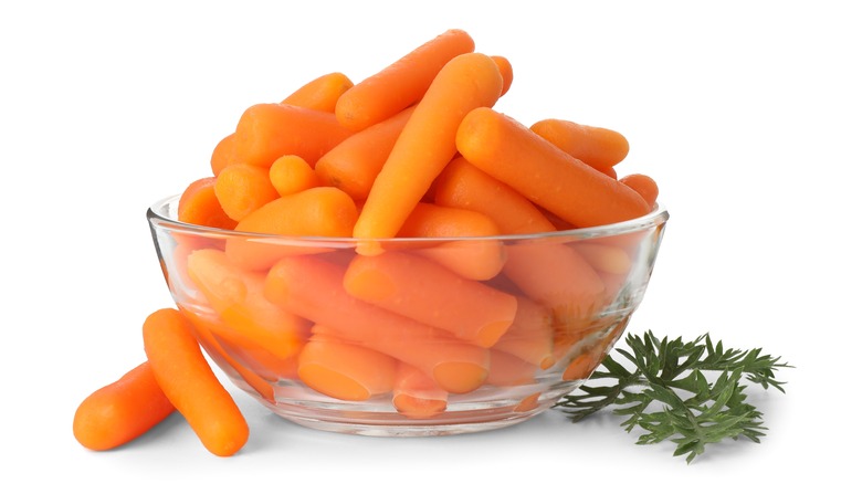 Baby carrots in a bowl