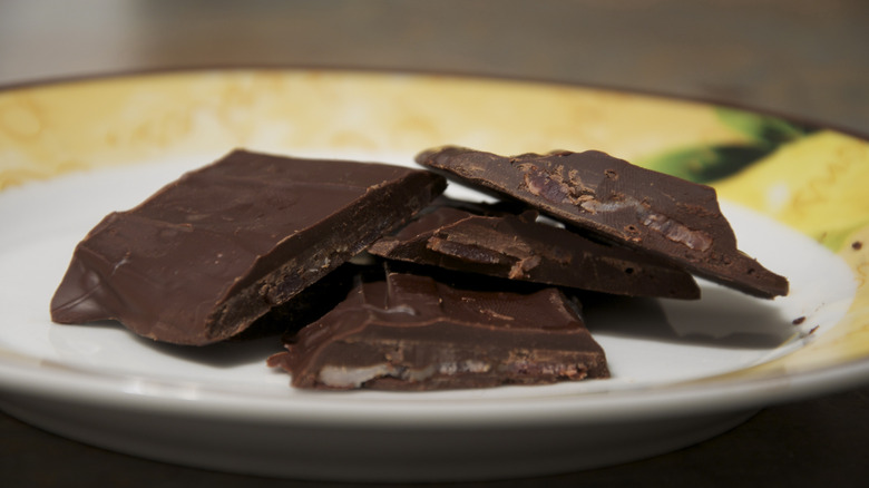 Chocolate bark pieces with bacon