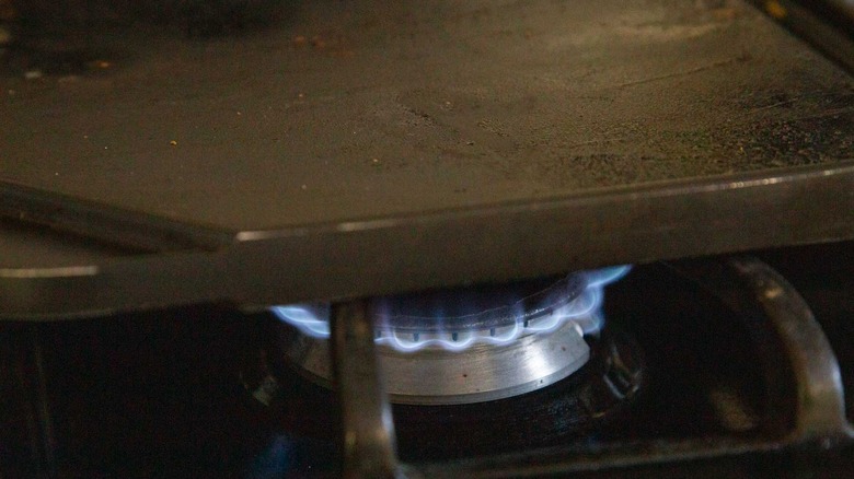 gas stove burner putting out heat