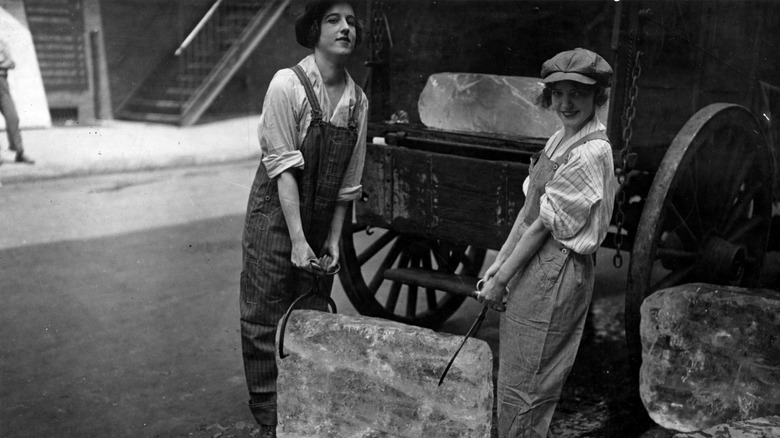 Women delivering ice in World War I from an ice wagon