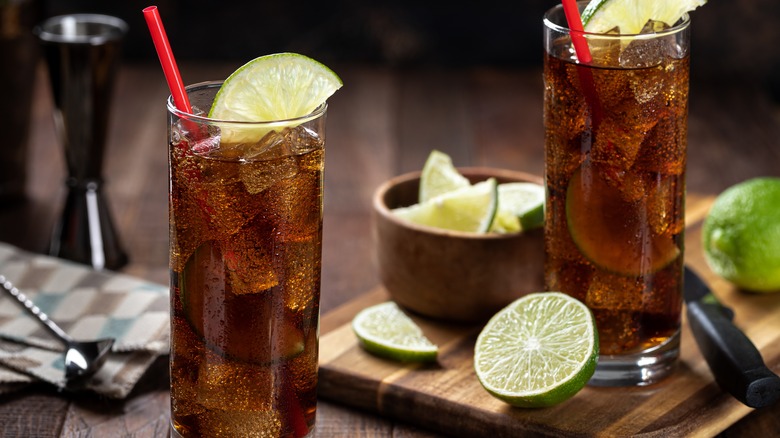 Glasses of cola with limes