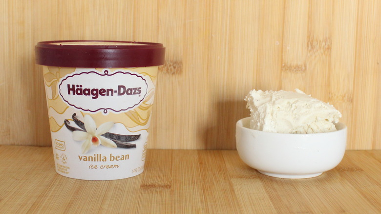 Container and bowl of Häagen-Dazs vanilla