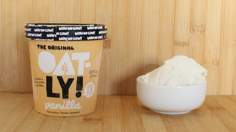 Container and bowl of Oatly vanilla frozen dessert