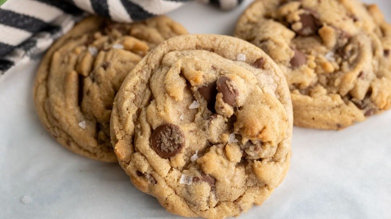 chocolate chip cookies with salt flakes