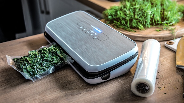 Vacuum sealer for home use