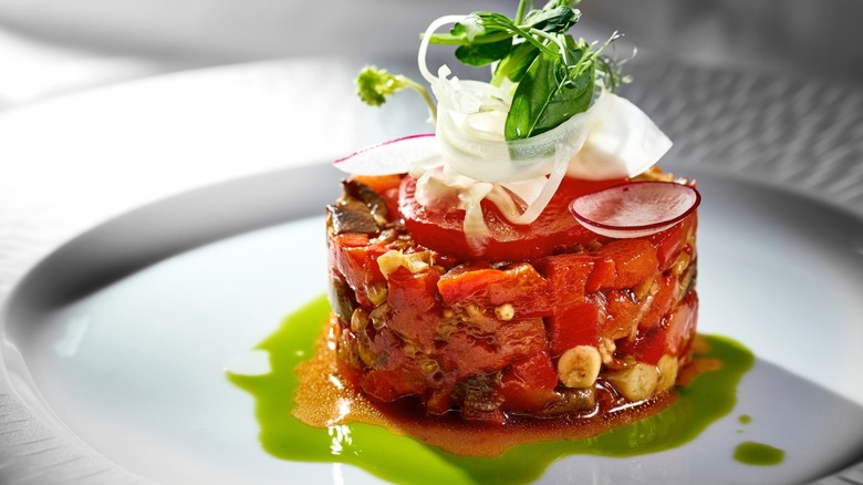 vegetable tartare with sliced tomatoes and peppers