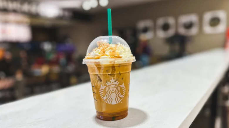 The storefront of a Starbucks decorated for autumn