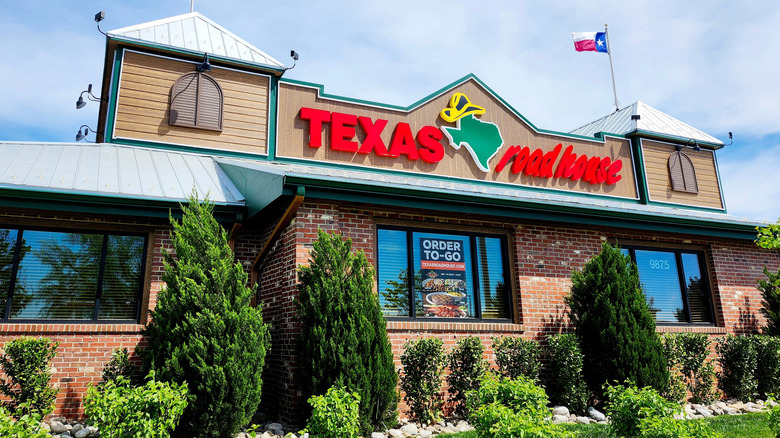 Exterior of Texas Roadhouse restaurant