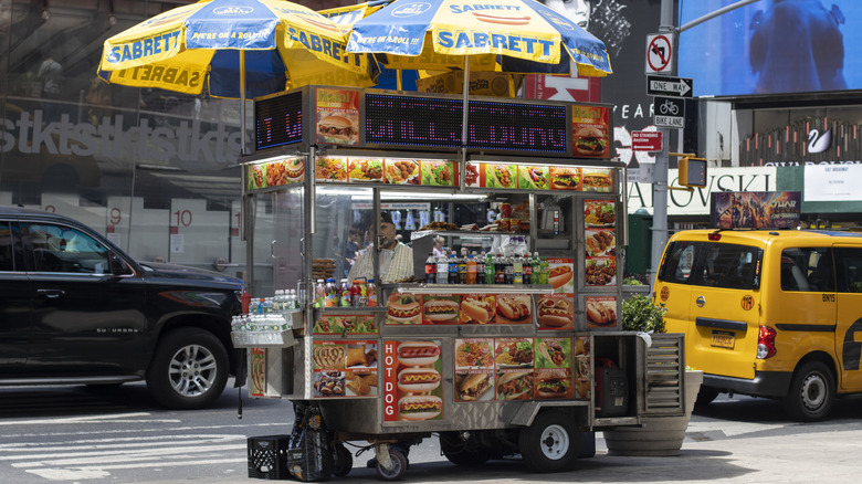 hot dog stand in NYC